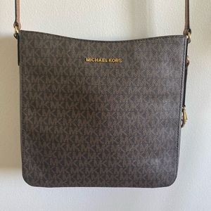 COPY - Michael Kors Jet Set Travel Messenger